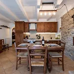 Luxury Tricolare Con 6 Posti Letto E Giardino Privato-garage & Wifi Appartement *
