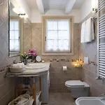 Luxury Tricolare Con 6 Posti Letto E Giardino Privato-garage & Wifi Appartement